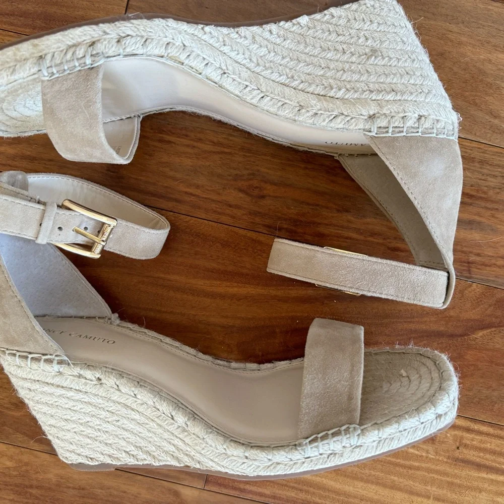 Vince Camuto Meddrina wedge sandal, NEW